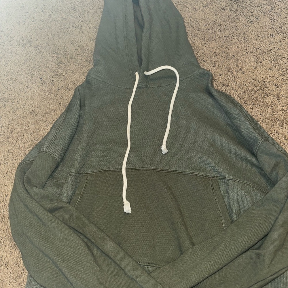 Cropped Aerie Green Hooded Sweatshirt with Drawstrings